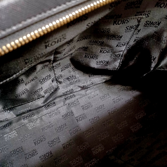 Michael Kors NWOT gold hardware excellent condition black and gold - Picture 5 of 5